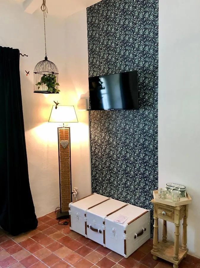 לינה וארוחת בוקר לה תור Montjoia צרפת